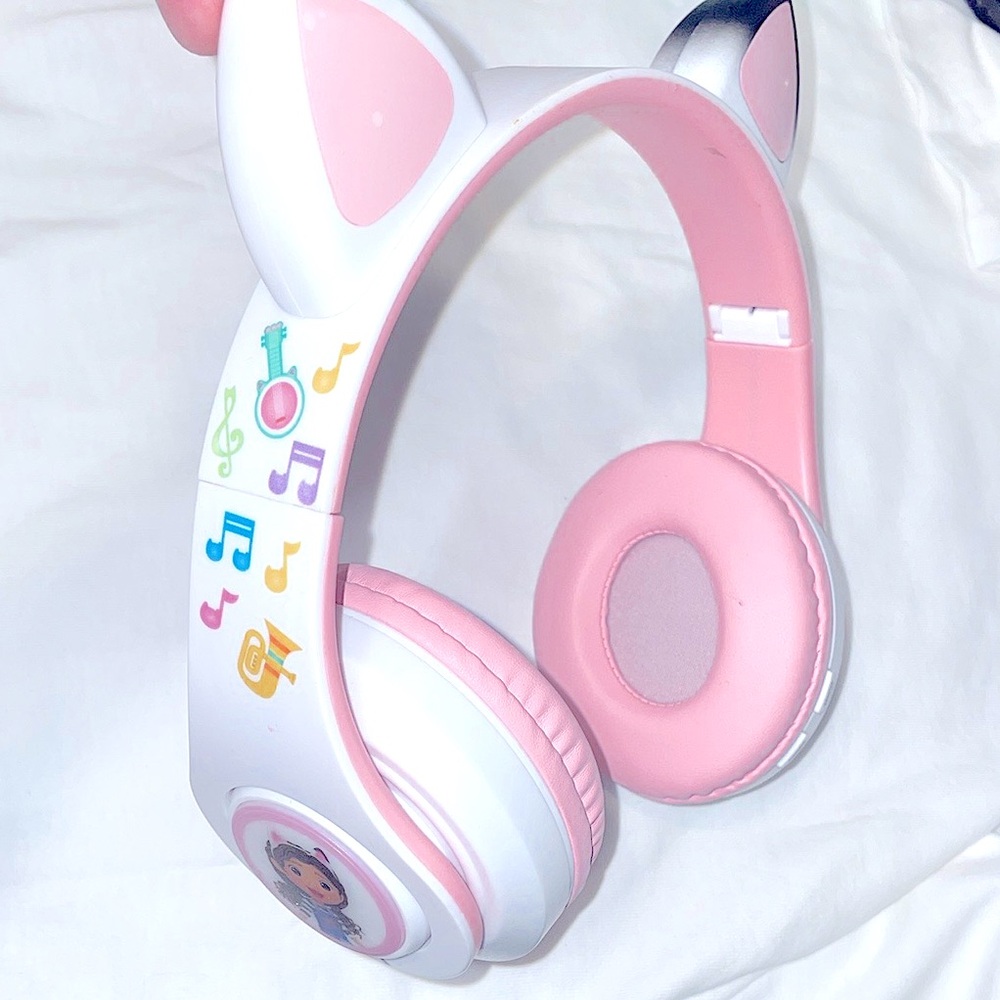 Gaby Cat LED Cat Ears Wireless Bluetooth Headphones